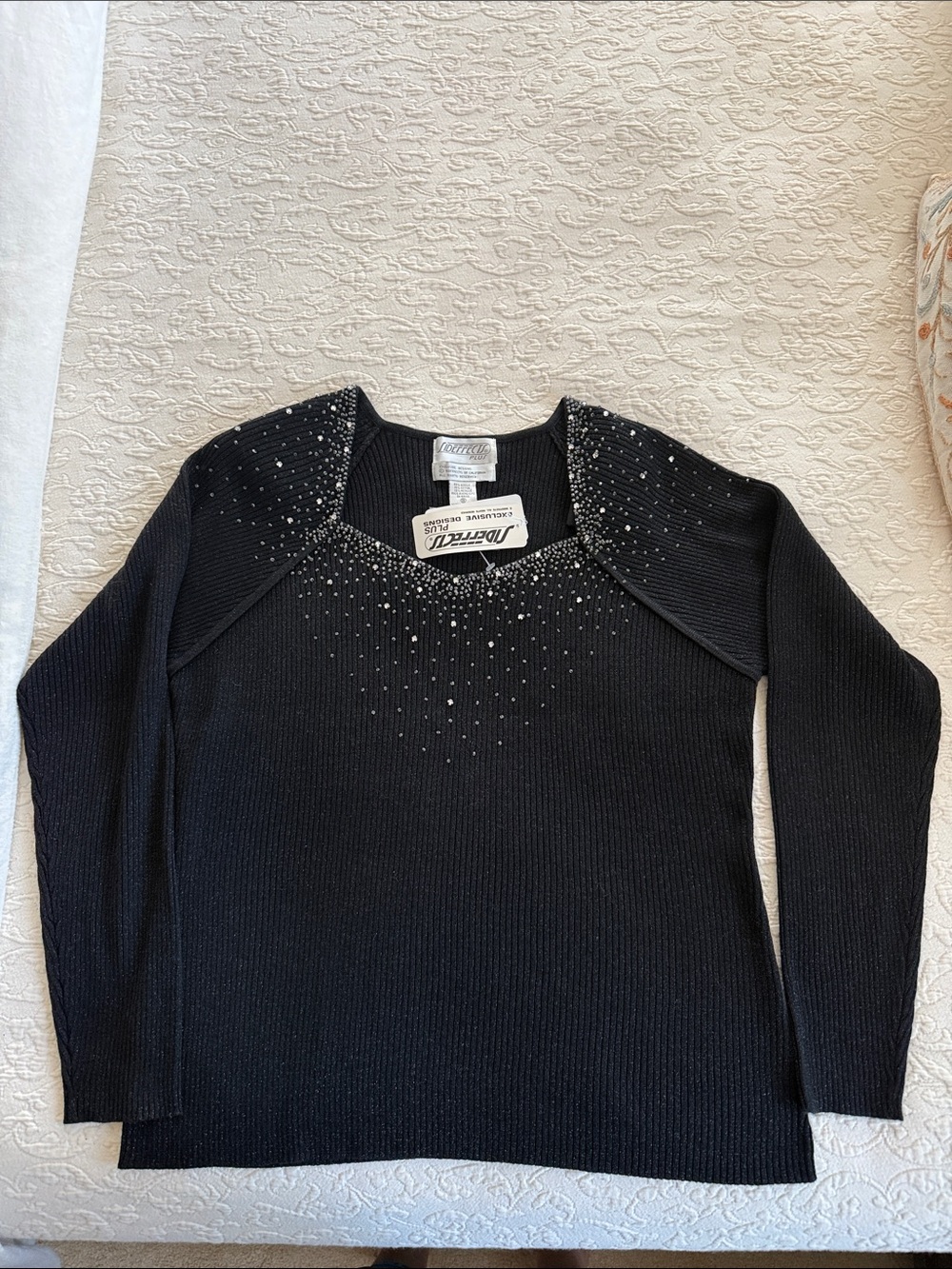 Holiday Sweater - Picture 1 of 4
